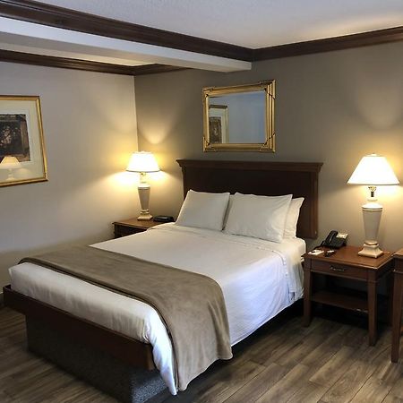 Talbot Trail Inn & Suites Leamington Dış mekan fotoğraf