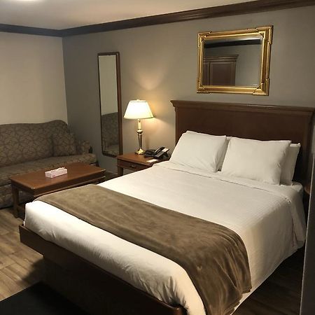 Talbot Trail Inn & Suites Leamington Dış mekan fotoğraf