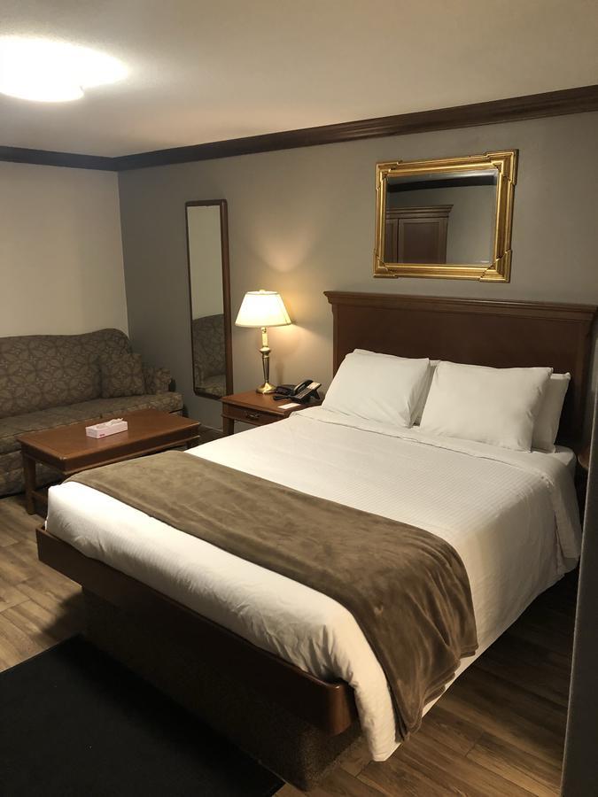 Talbot Trail Inn & Suites Leamington Dış mekan fotoğraf