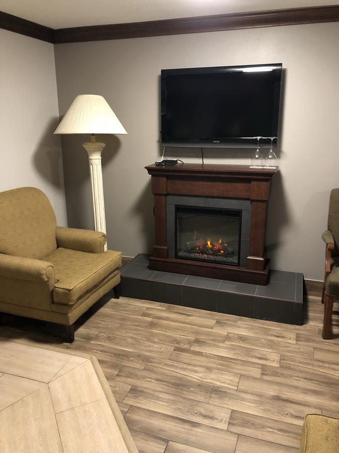 Talbot Trail Inn & Suites Leamington Dış mekan fotoğraf