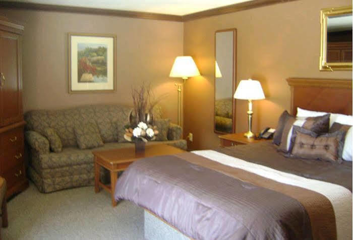 Talbot Trail Inn & Suites Leamington Dış mekan fotoğraf