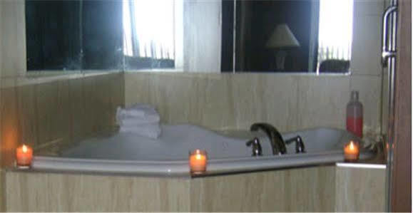 Talbot Trail Inn & Suites Leamington Dış mekan fotoğraf
