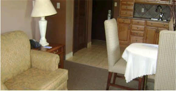 Talbot Trail Inn & Suites Leamington Dış mekan fotoğraf